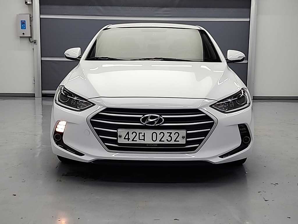 HYUNDAI Avante - Vista 3