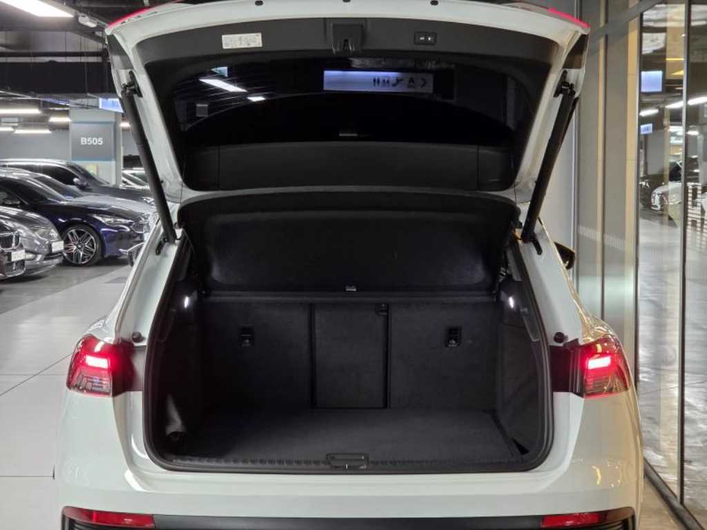 Audi Q4 - Vista 8