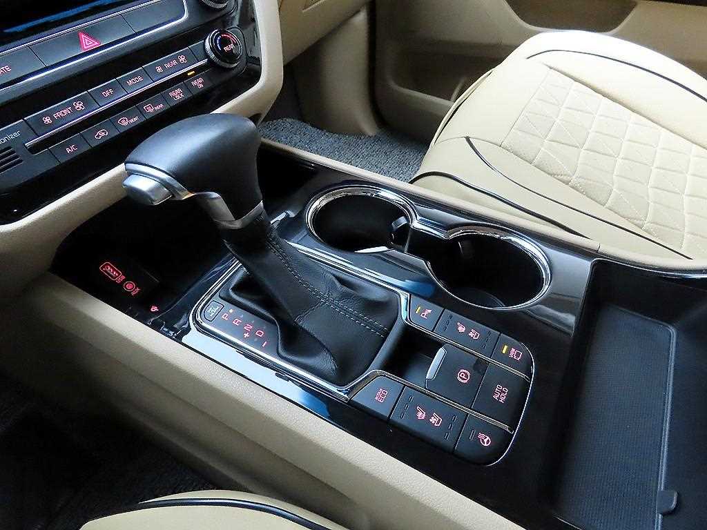 KIA Carnival - Vista 12
