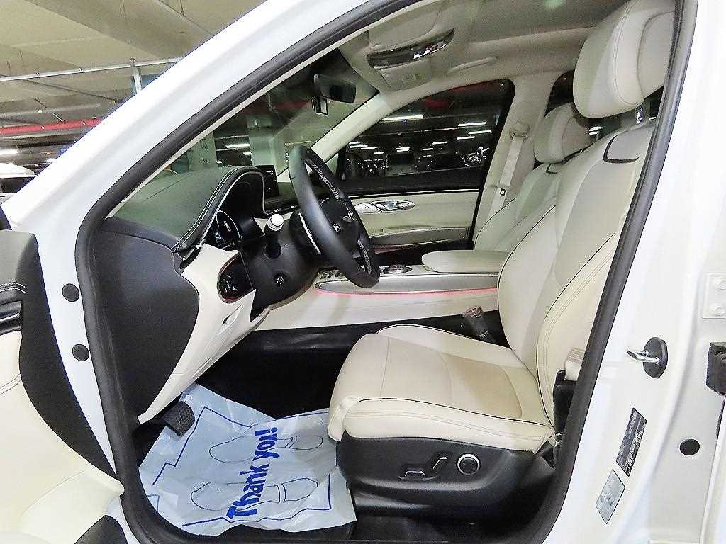 Genesis GV70 - Vista 8