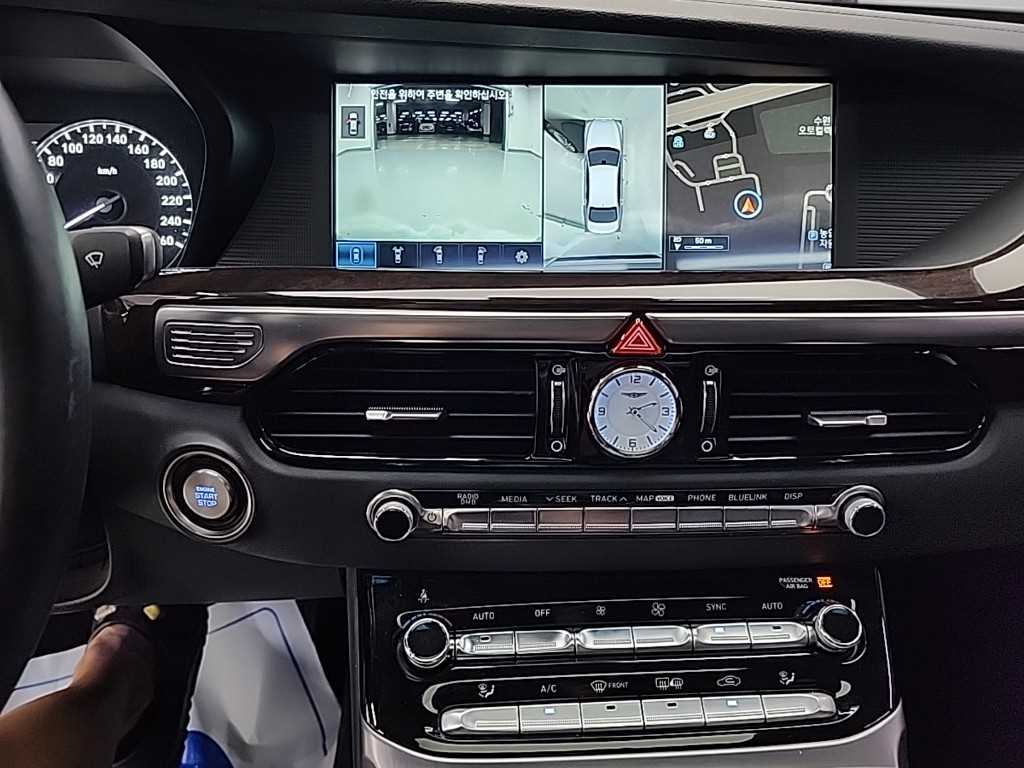 Genesis EQ900 - Vista 12