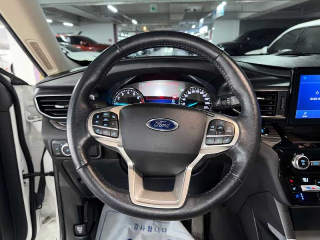 Ford Explorer - Vista 10