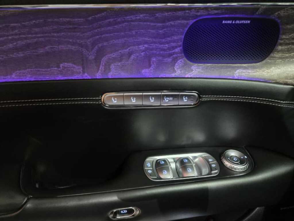 Genesis G90 - Vista 11