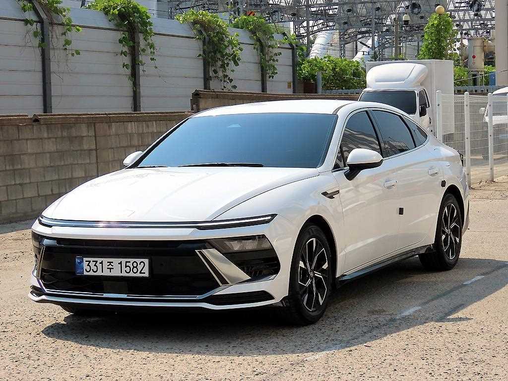 HYUNDAI Sonata - Vista 2