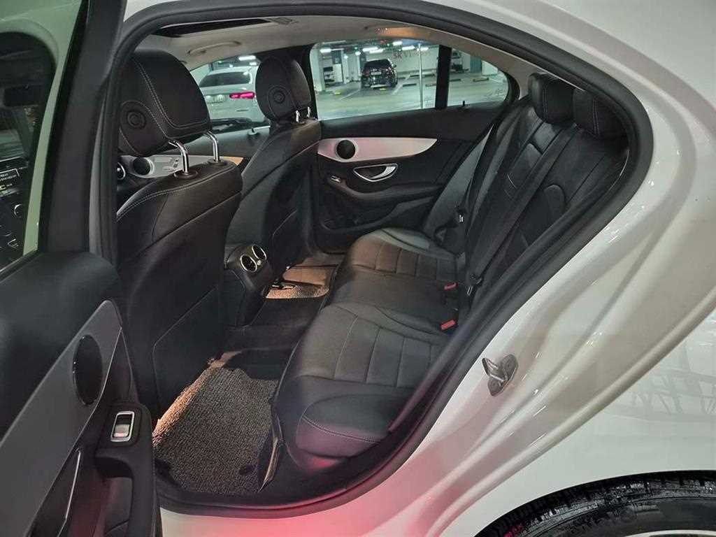 Mercedes Benz C Class - Vista 9