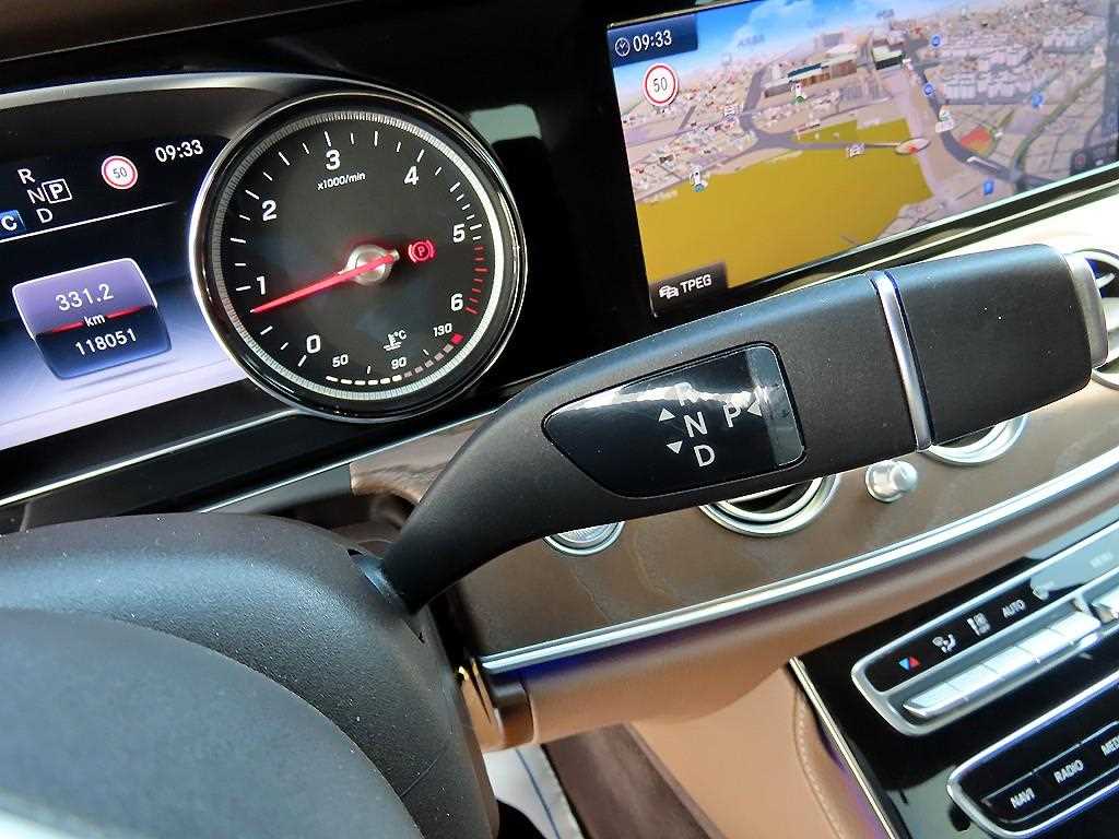 Mercedes Benz E class - Vista 12