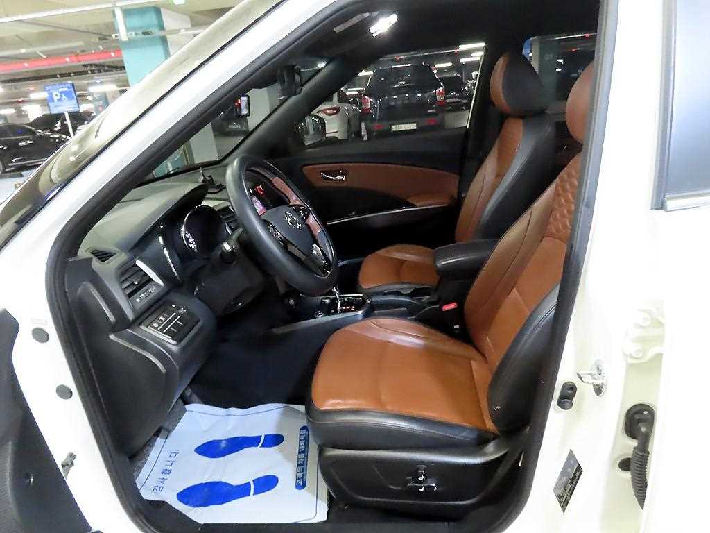 Ssangyong Tivoli - Vista 8
