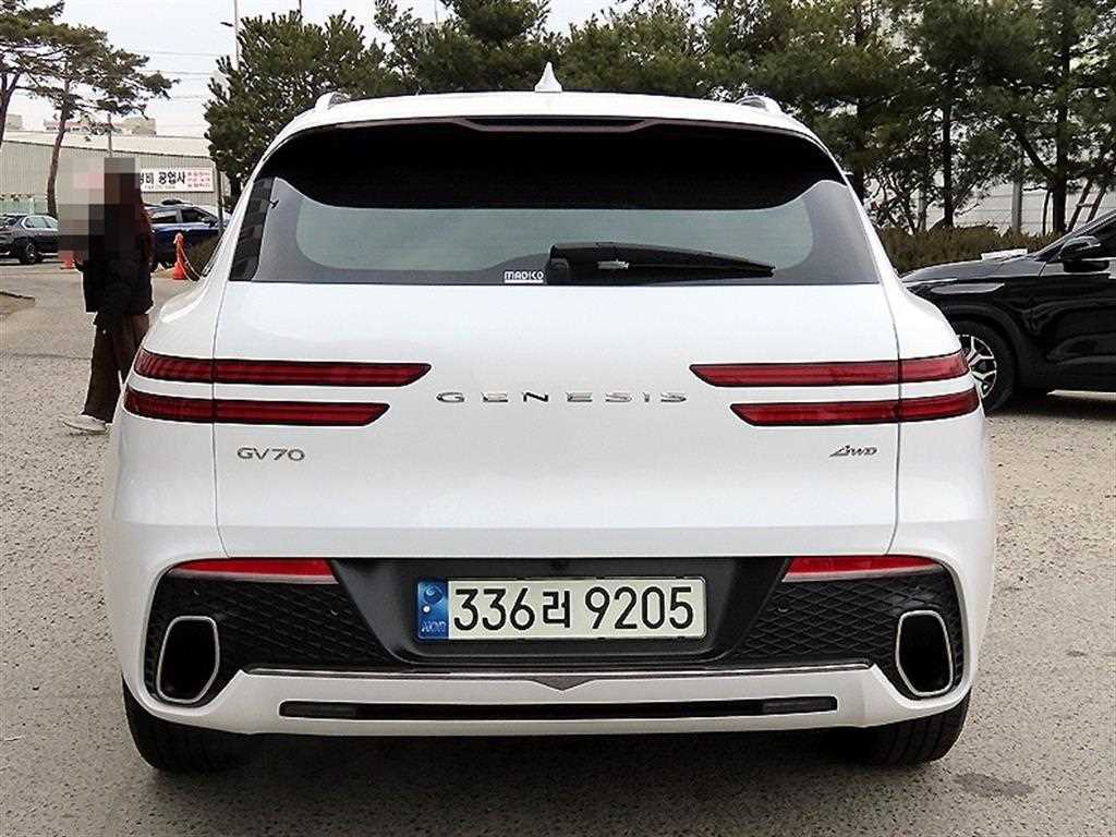 Genesis GV70 - Vista 6