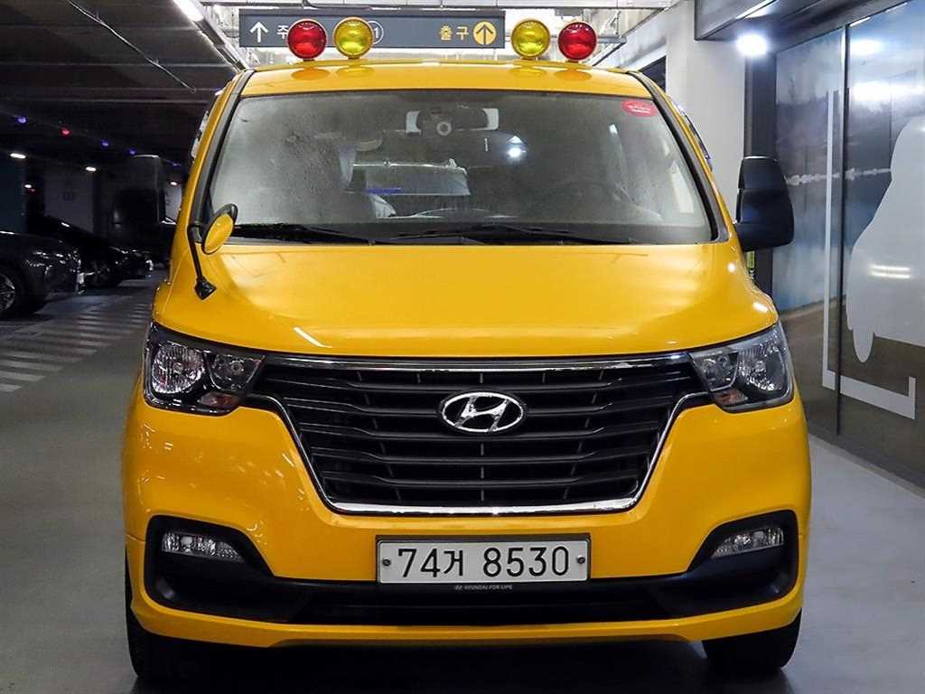 HYUNDAI Starex - Vista 2