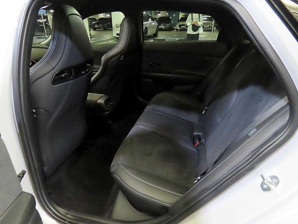 HYUNDAI Avante - Vista 9
