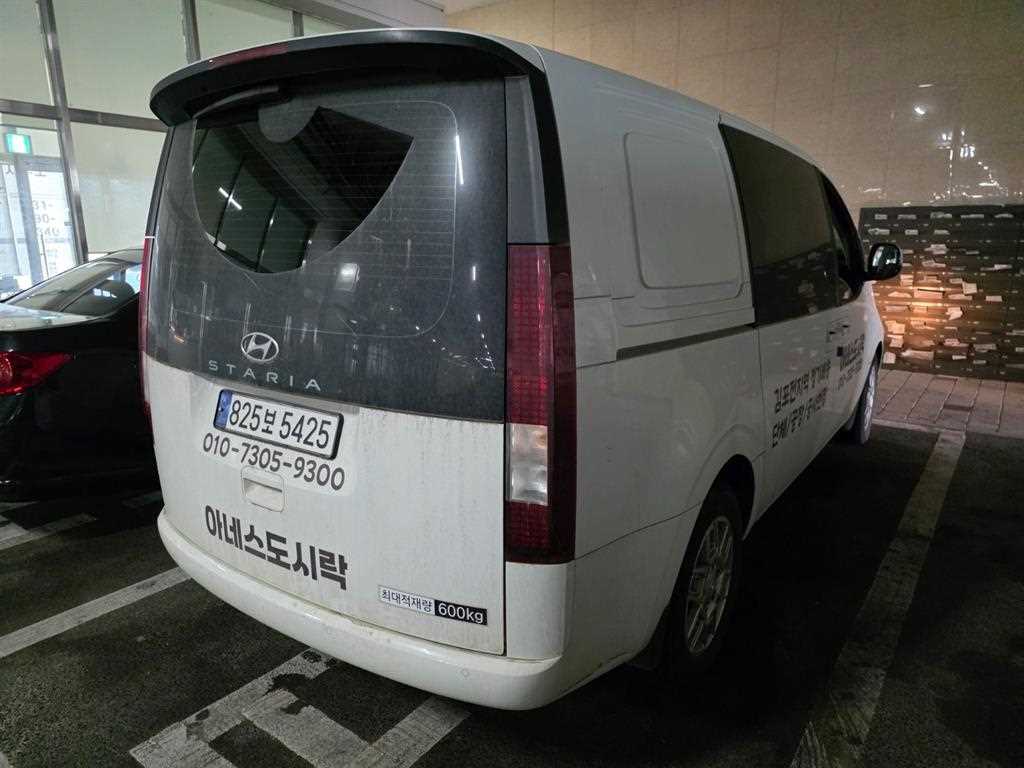 HYUNDAI Staria - Vista 7