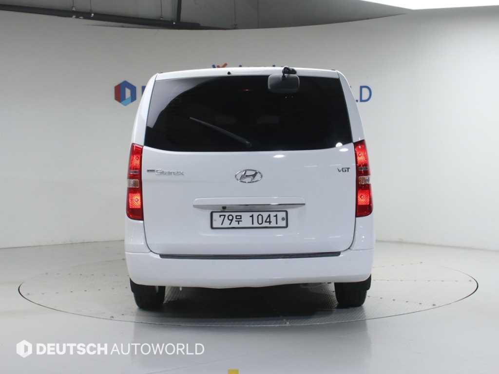 HYUNDAI Starex - Vista 6