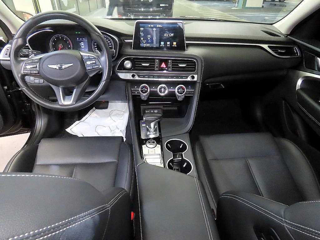 Genesis G70 - Vista 12