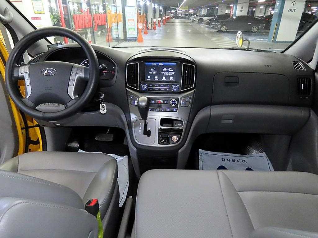 HYUNDAI Starex - Vista 12