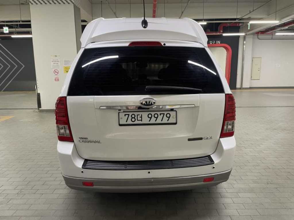 KIA Carnival - Vista 3
