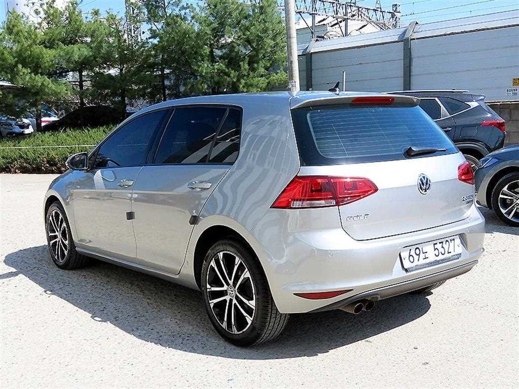 Volkswagen Golf - Vista 3