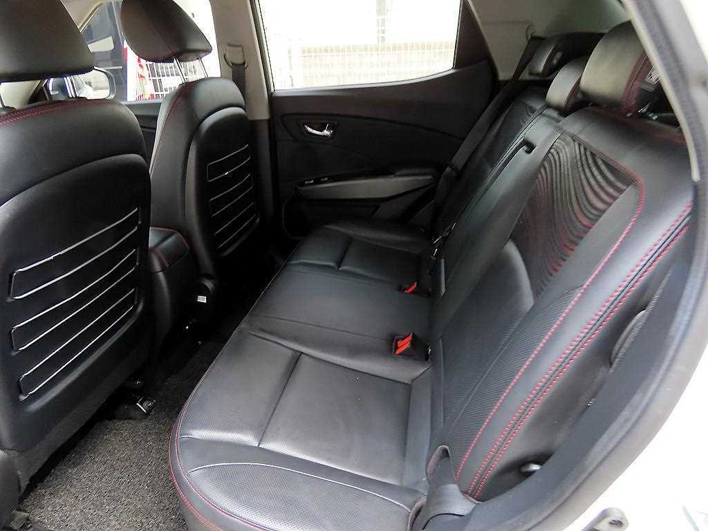 Ssangyong Tivoli - Vista 8