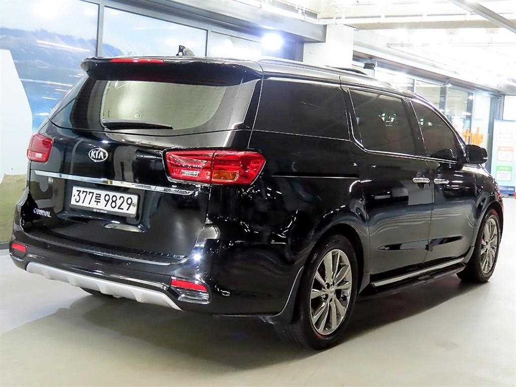 KIA Carnival - Vista 6