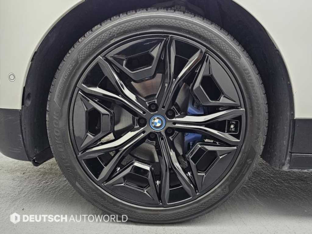BMW iX - Vista 7