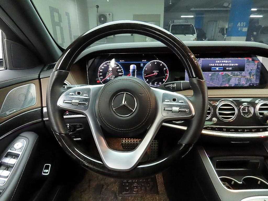 Mercedes Benz S Class - Vista 9