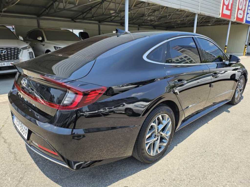 HYUNDAI Sonata - Vista 8