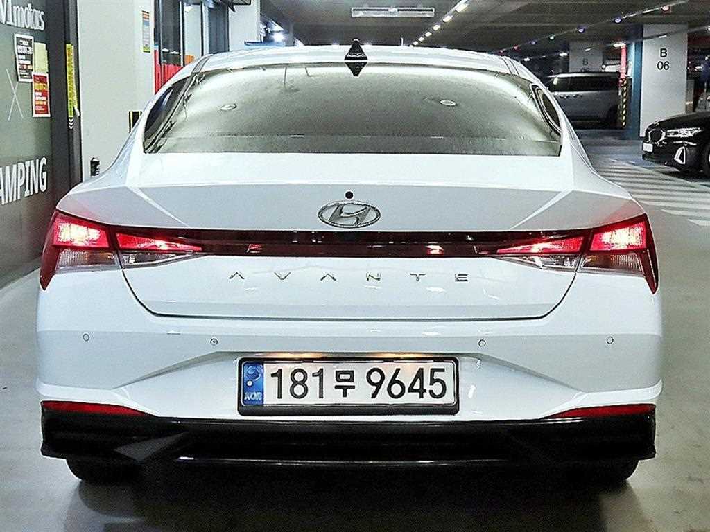HYUNDAI Avante - Vista 7