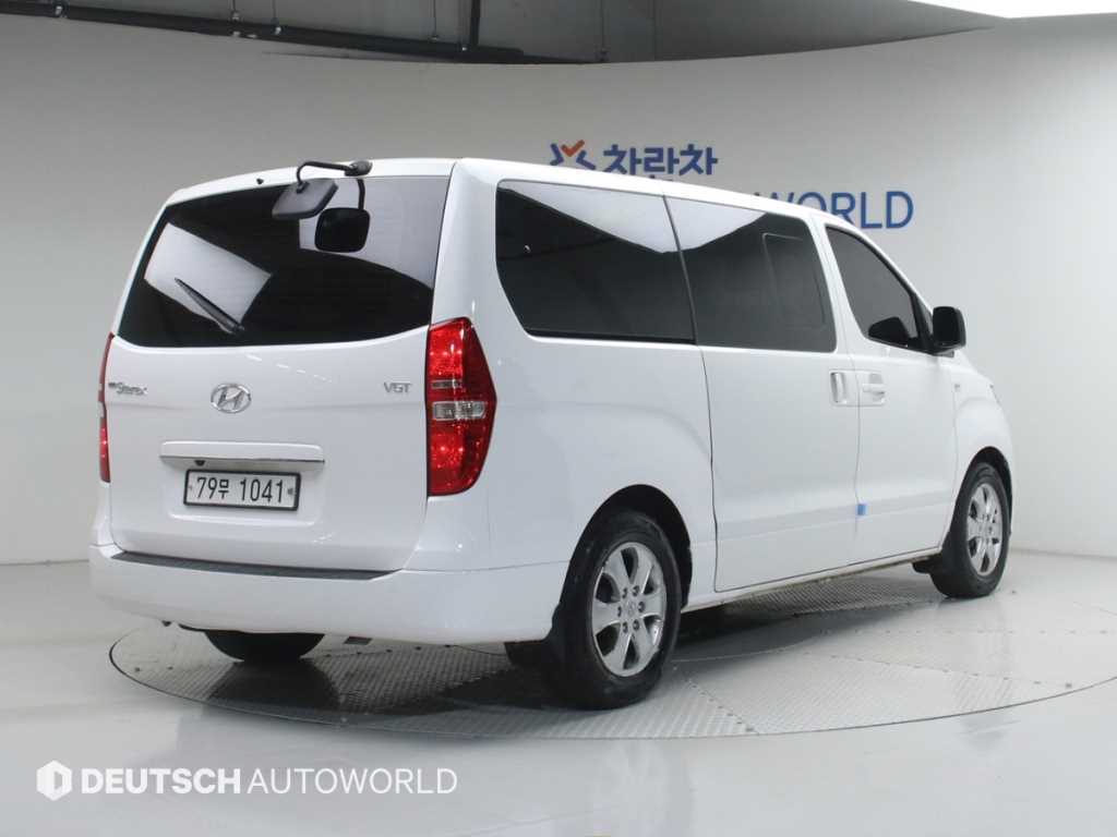 HYUNDAI Starex - Vista 2