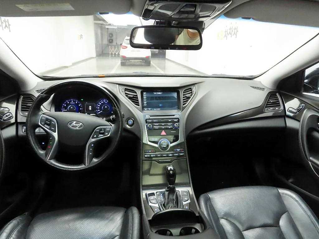 HYUNDAI Grandeur - Vista 9