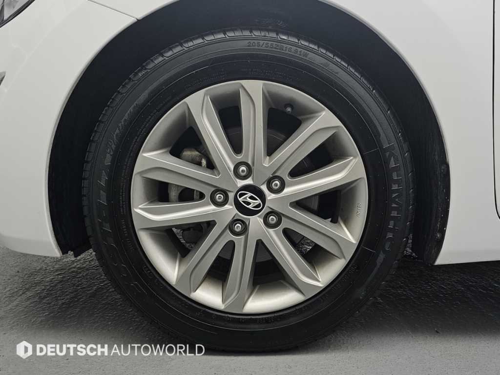 HYUNDAI Avante - Vista 7