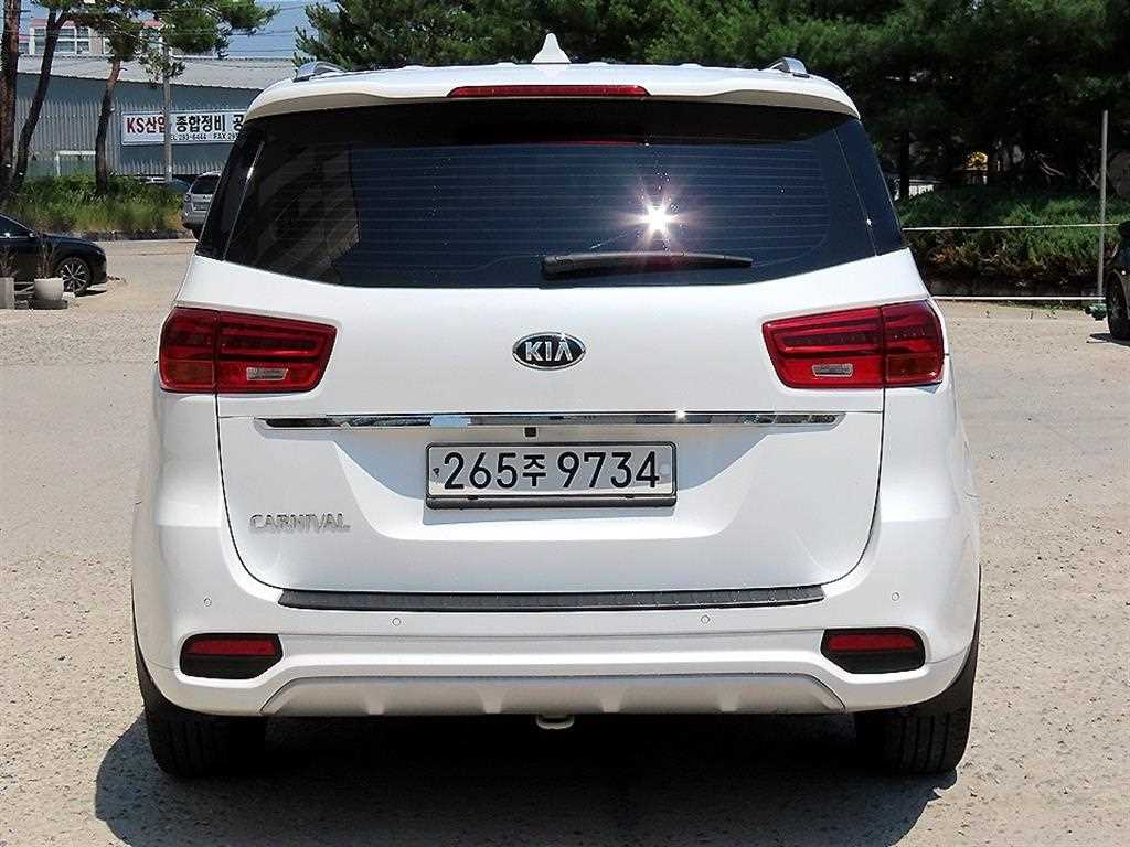 KIA Carnival - Vista 6