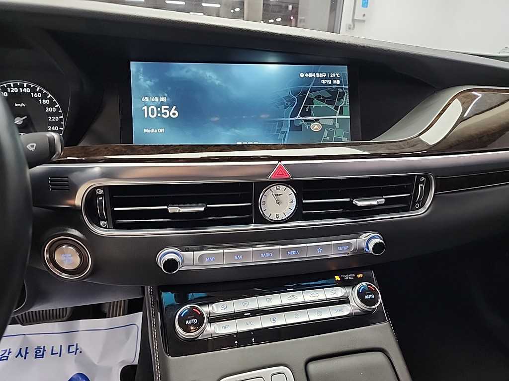Genesis G90 - Vista 12