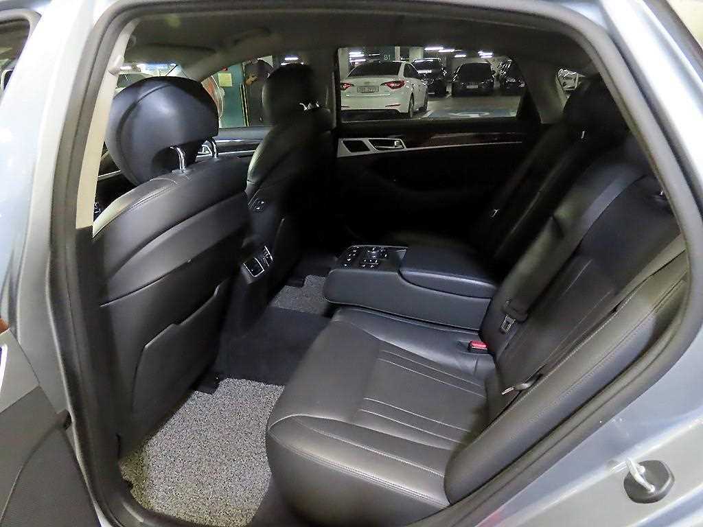 HYUNDAI Genesis - Vista 9
