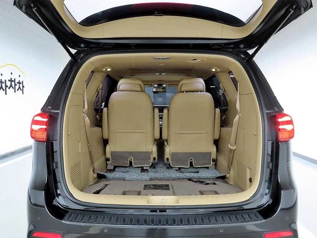 KIA Carnival - Vista 7