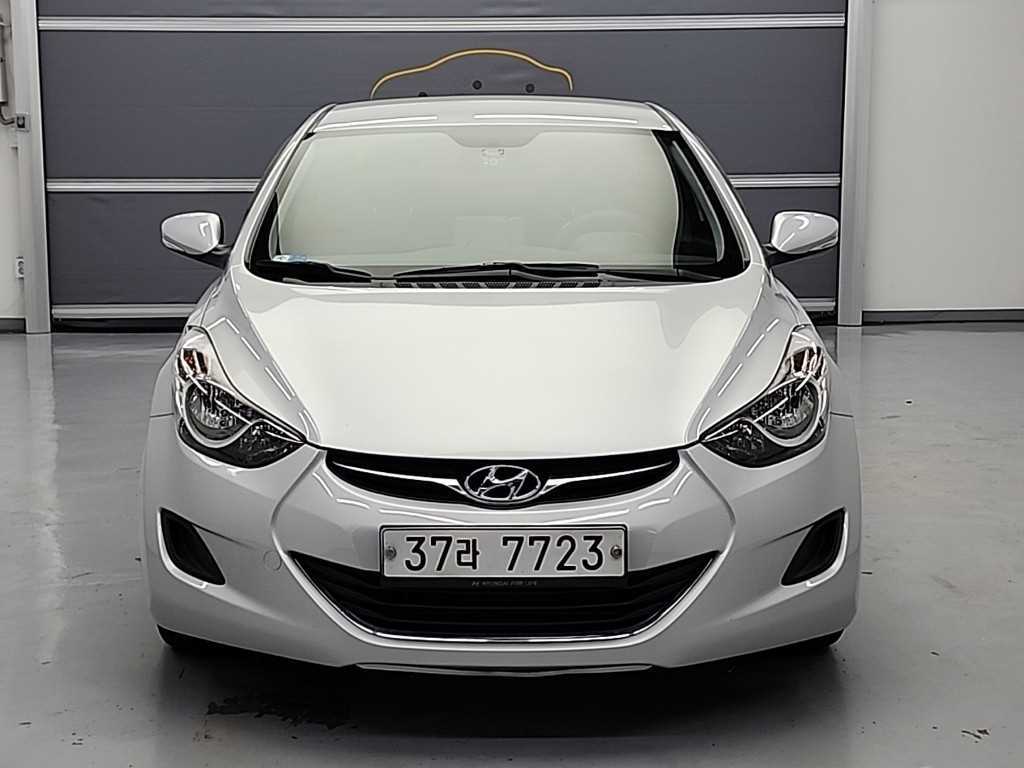 HYUNDAI Avante - Vista 2