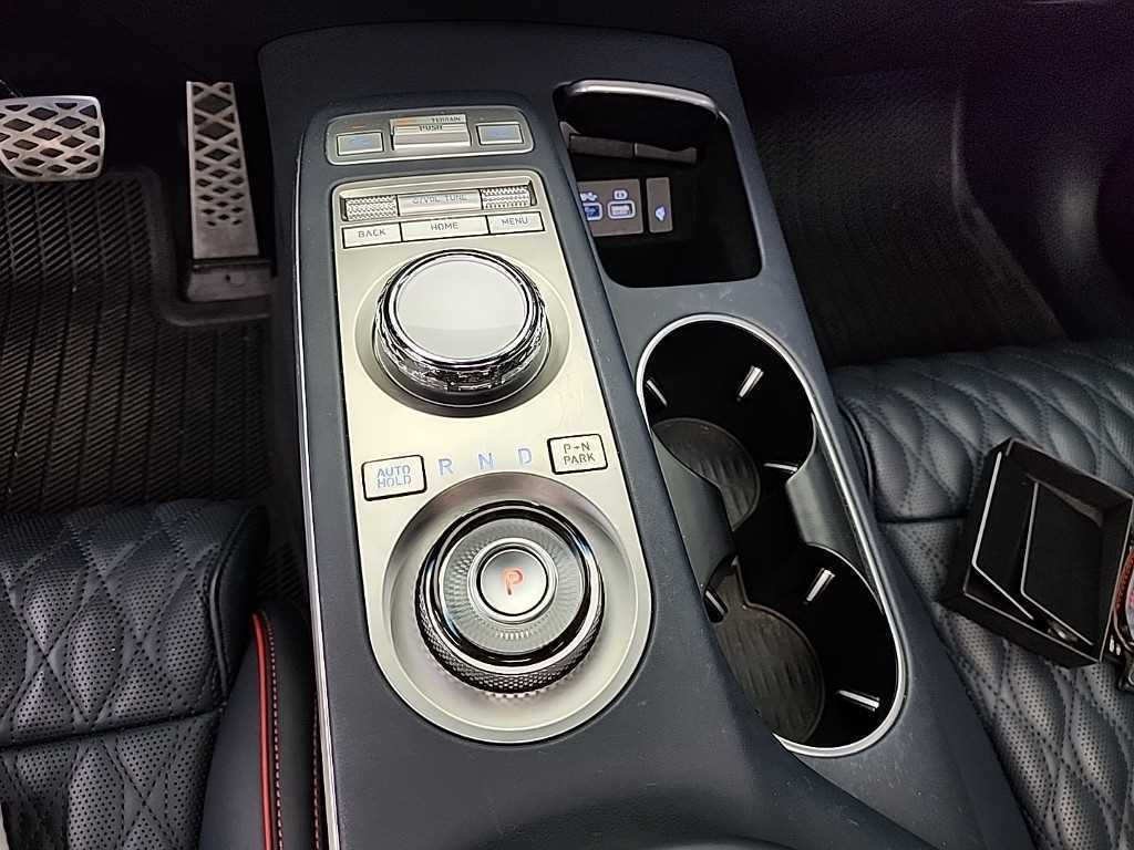 Genesis GV70 - Vista 9