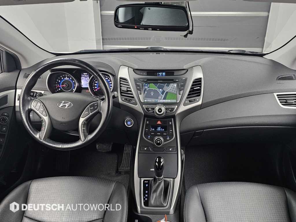 HYUNDAI Avante - Vista 9