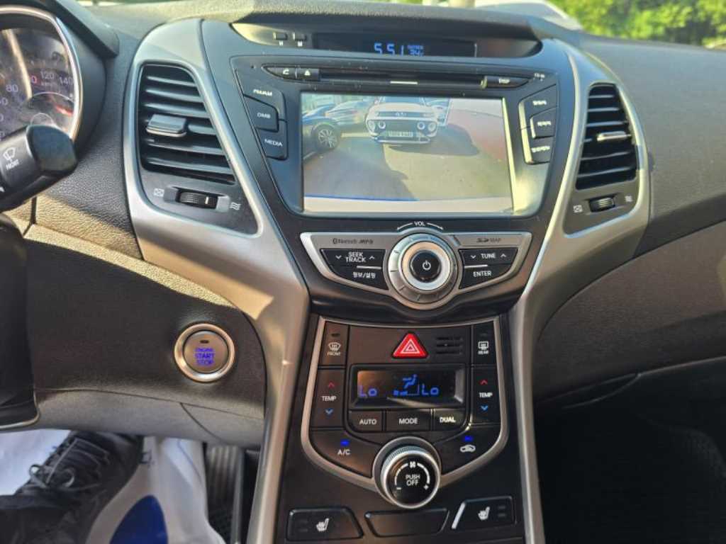 HYUNDAI Avante - Vista 12