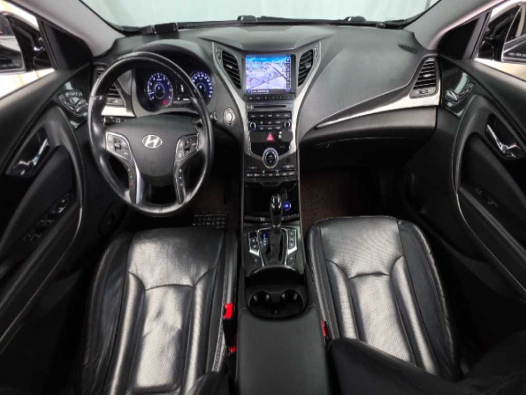 HYUNDAI Grandeur - Vista 9