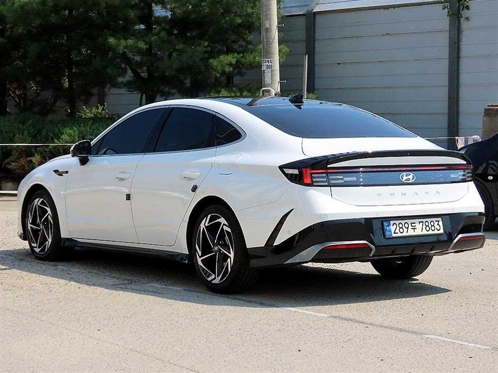 HYUNDAI Sonata - Vista 3