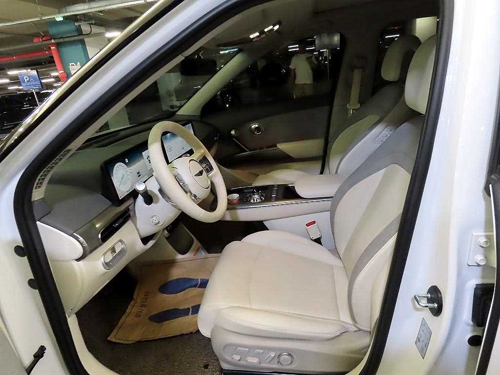 Genesis GV60 - Vista 8