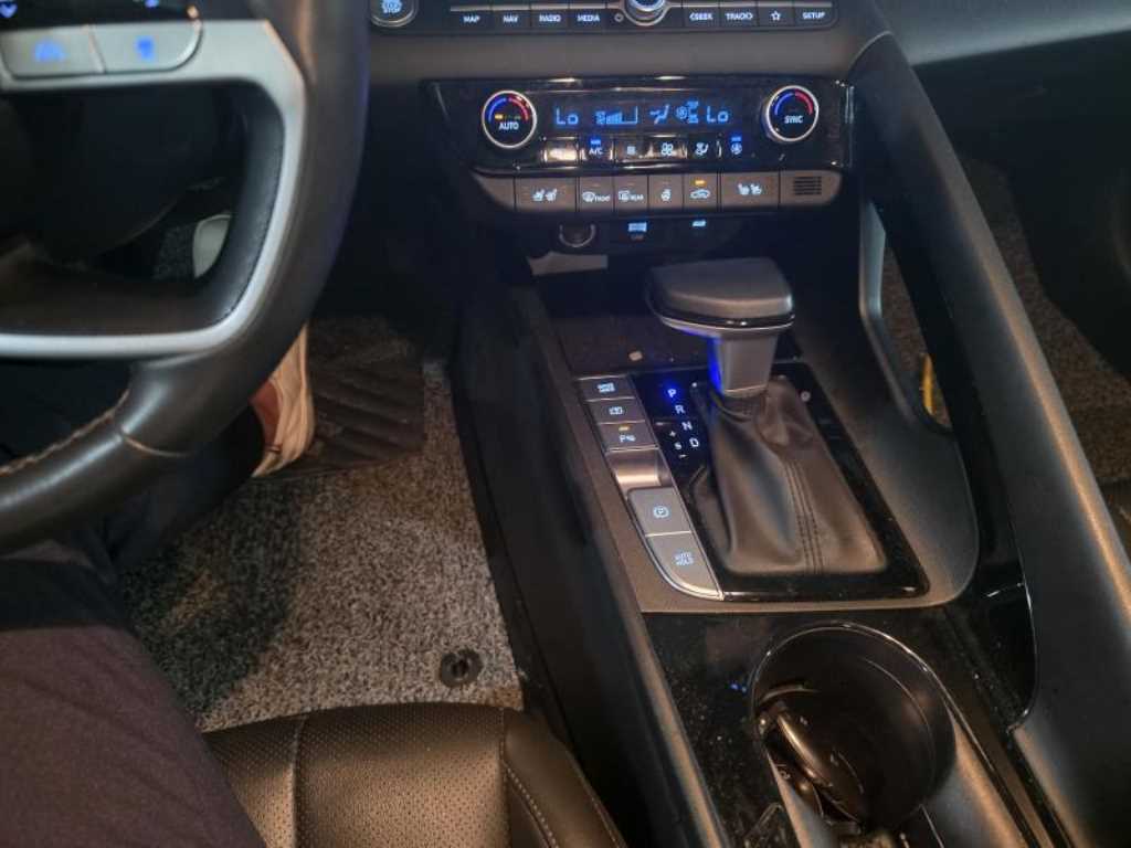 HYUNDAI Avante - Vista 12