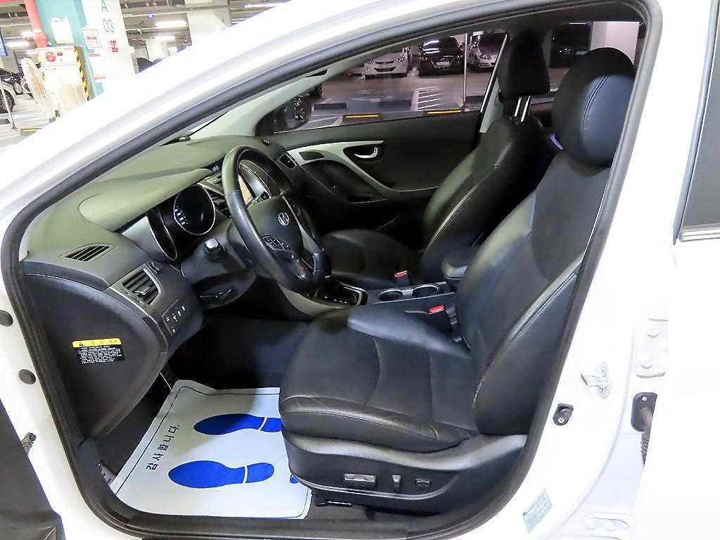 HYUNDAI Avante - Vista 8