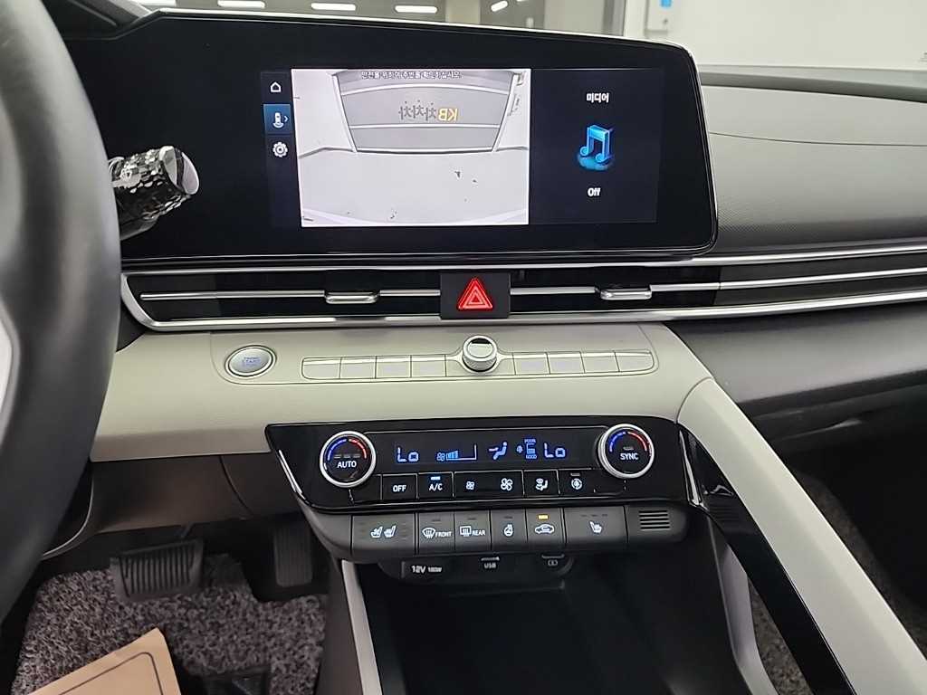HYUNDAI Avante - Vista 12