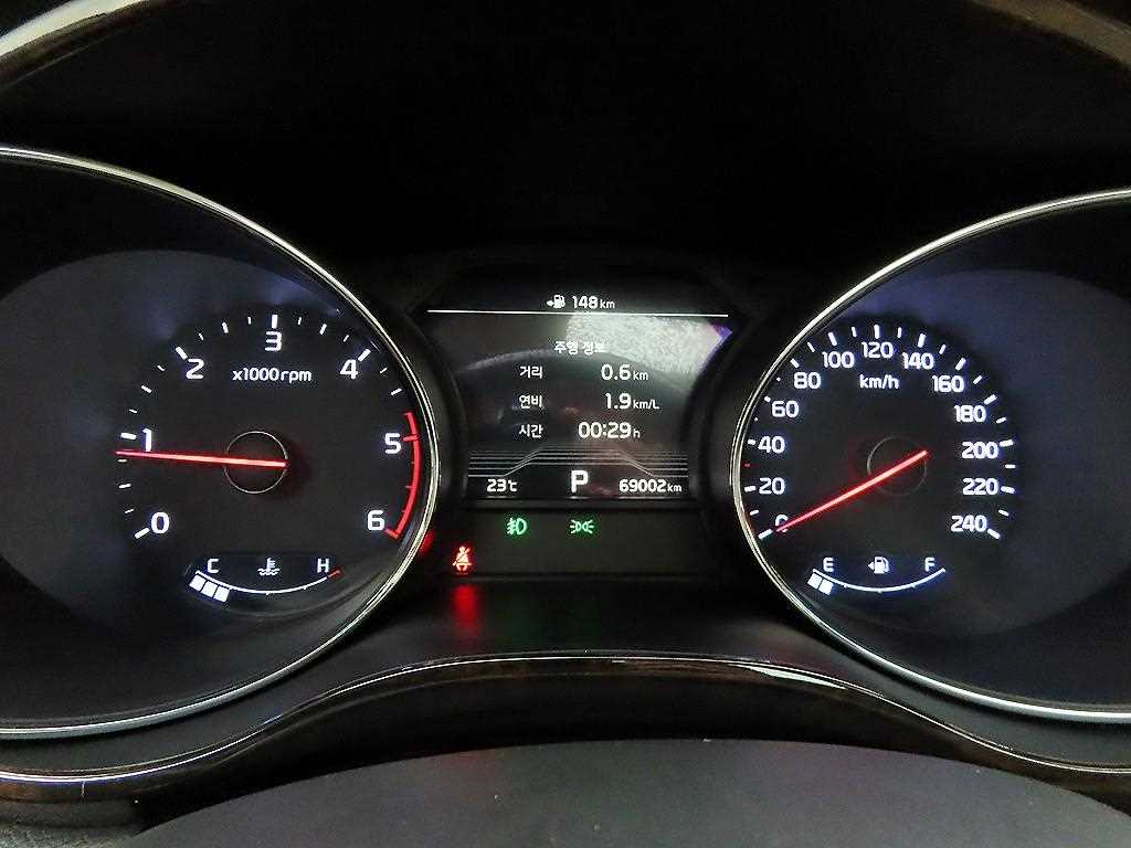 KIA Carnival - Vista 8