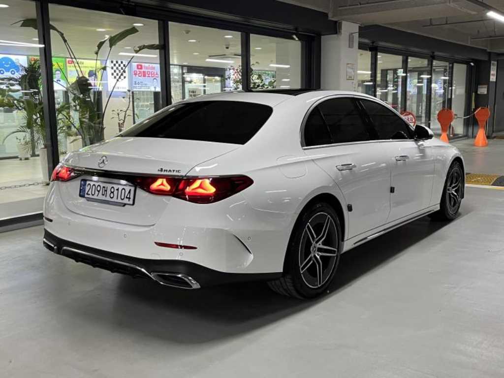 Mercedes Benz E class - Vista 6