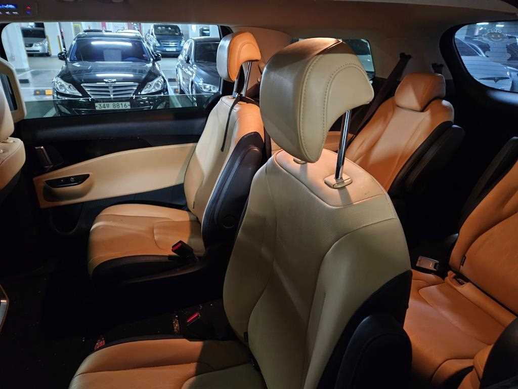 KIA Carnival - Vista 9