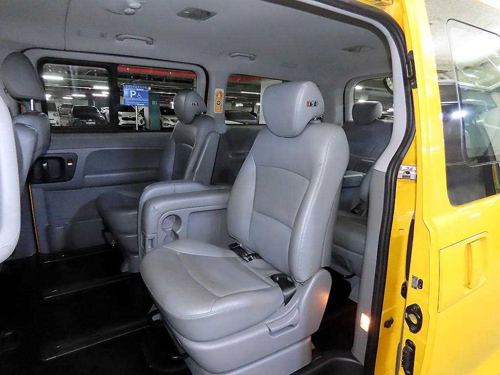 HYUNDAI Starex - Vista 9