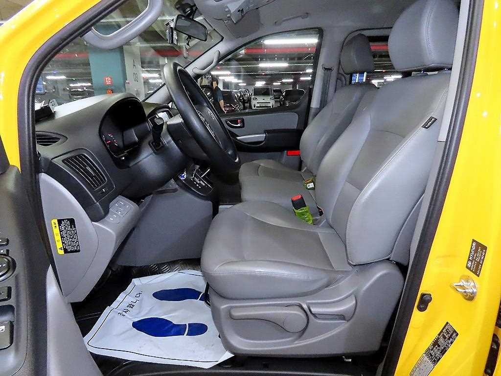 HYUNDAI Starex - Vista 8