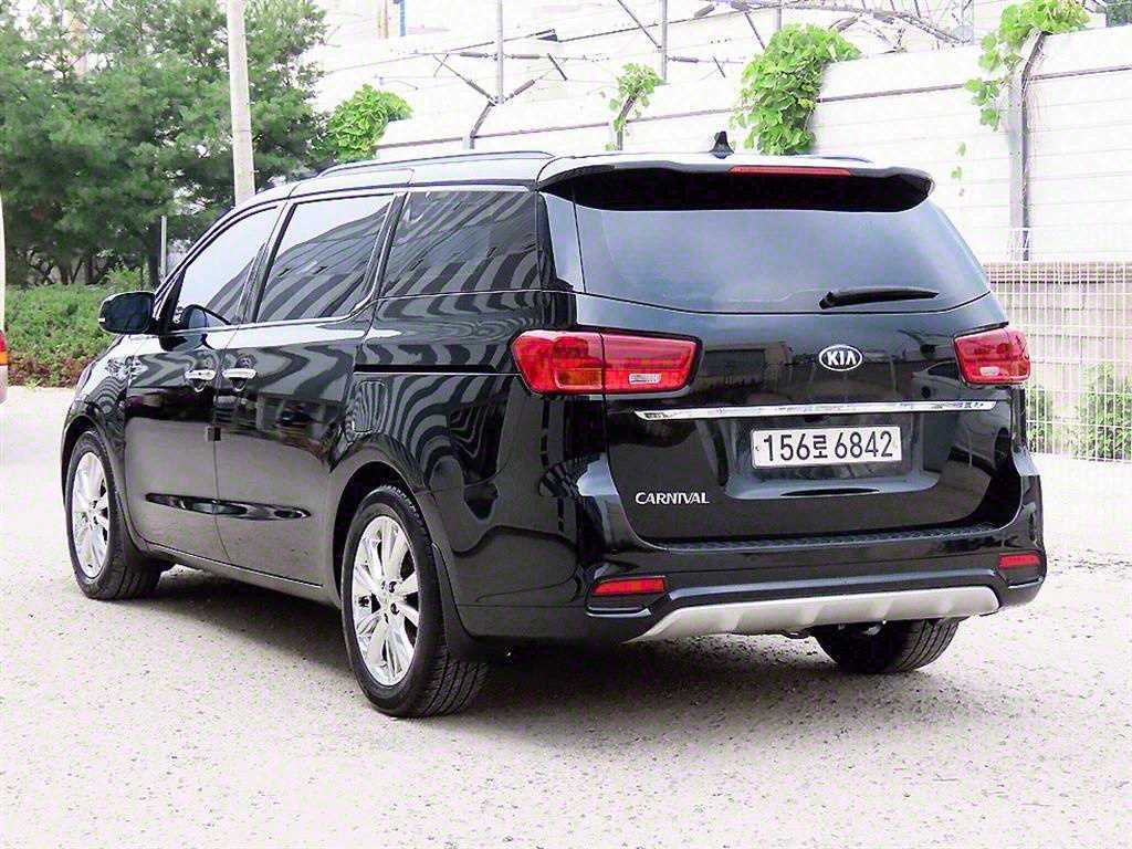 KIA Carnival - Vista 3