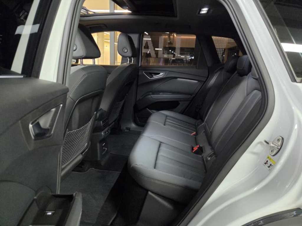 Audi Q4 - Vista 11